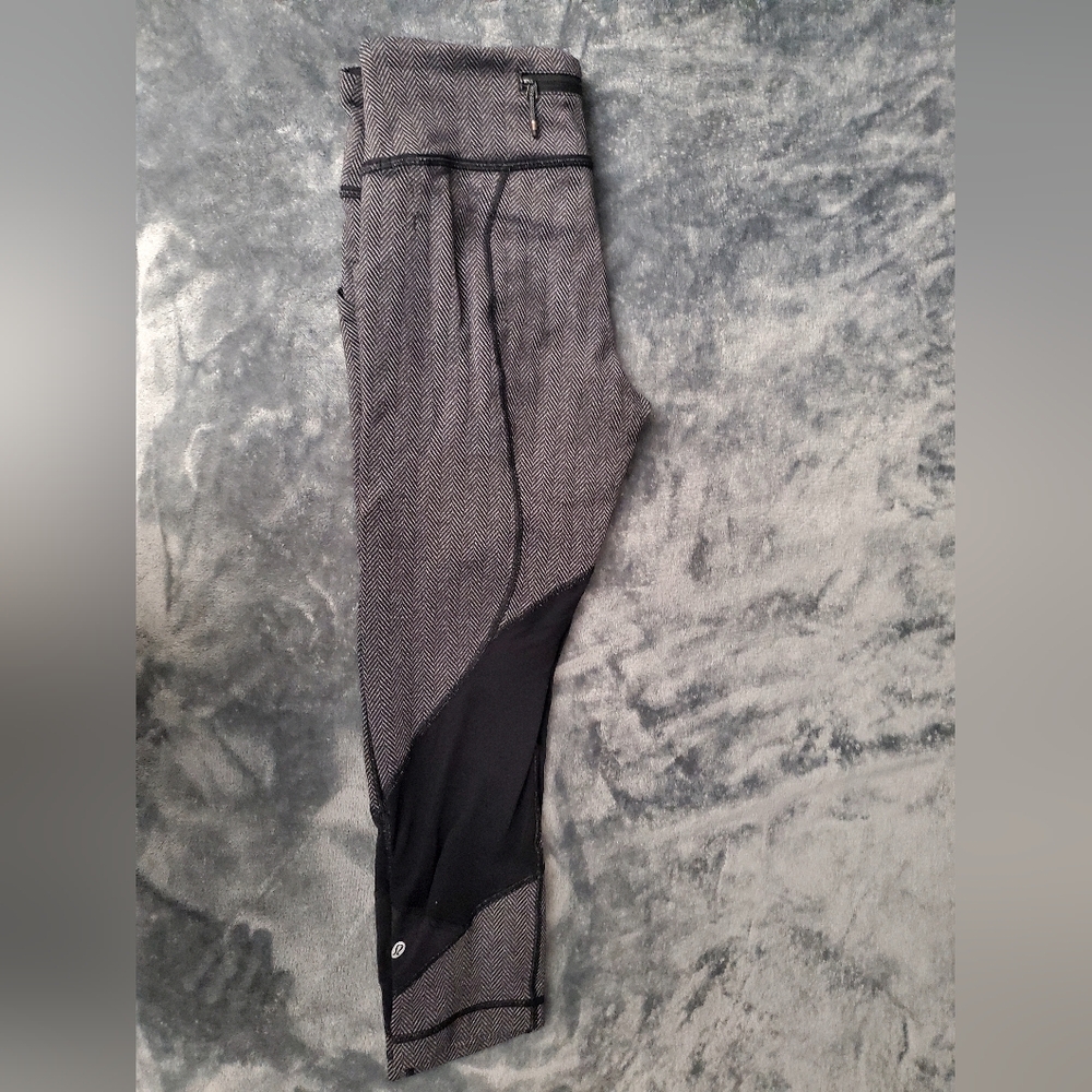 Lululemon 21" Leggings Size‎ 8